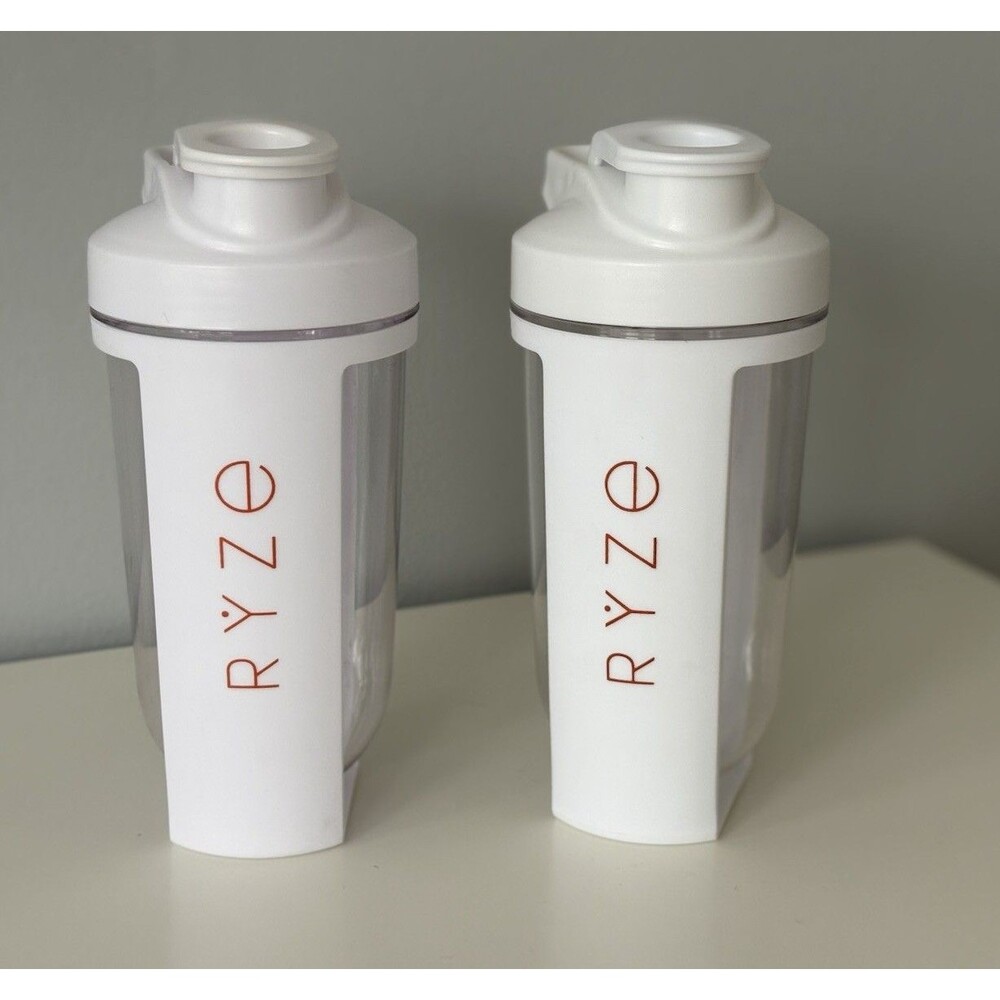 RYZE Shaker Bottle RYZE Overnight Oats Travel Bottle Lot of 2 White EUC Clean